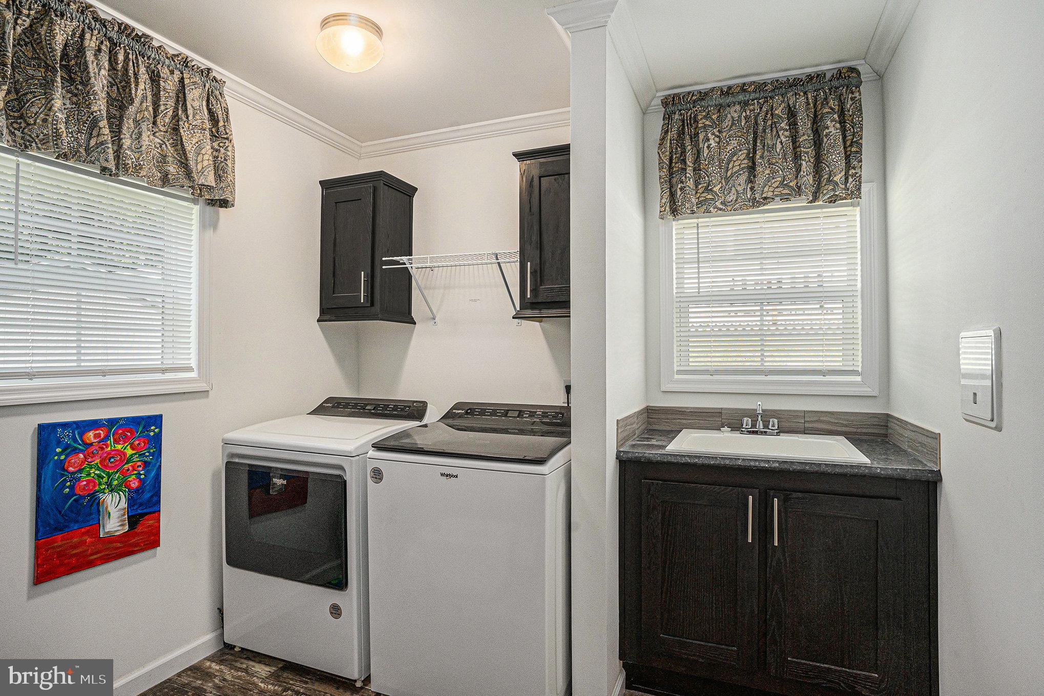 906 Lakeview Drive Green Lane, PA 18054 - Photo 27 of 37 a kitchen that has a stove and a microwave