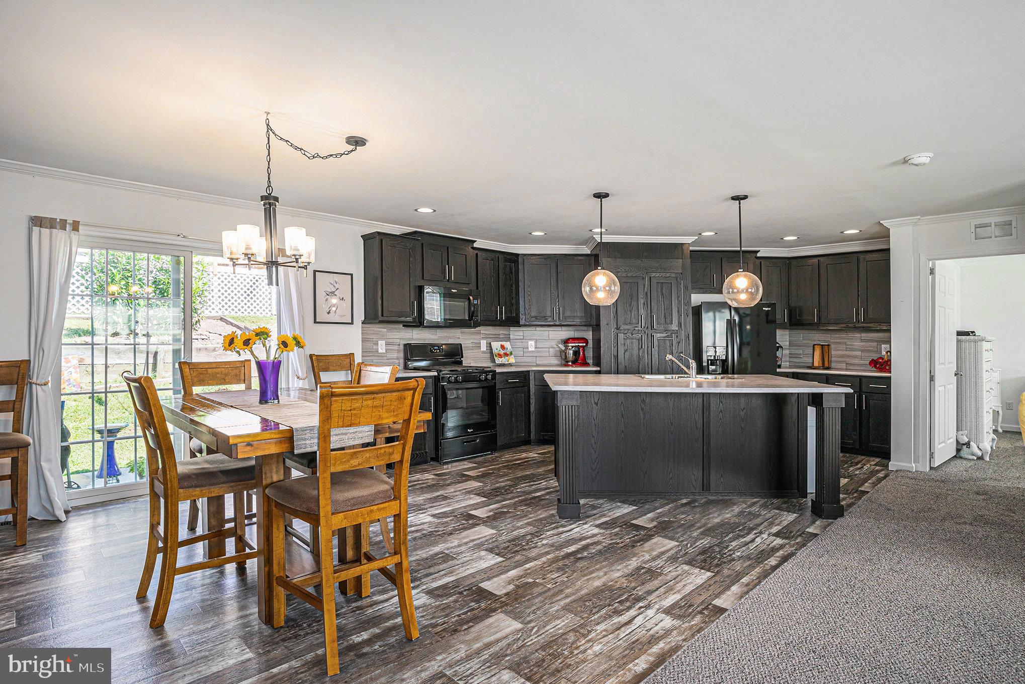 906 Lakeview Drive Green Lane, PA 18054 - Photo 4 of 37 a kitchen with a table and chairs in it