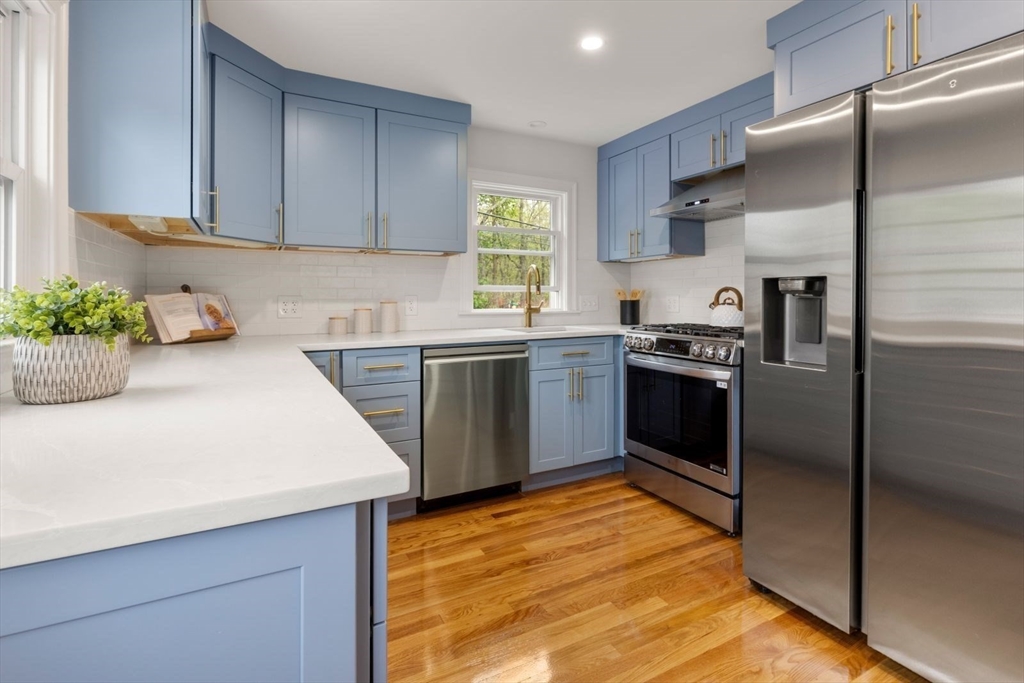 128 Dale Street Boston, MA 02131 - Photo 4 of 38