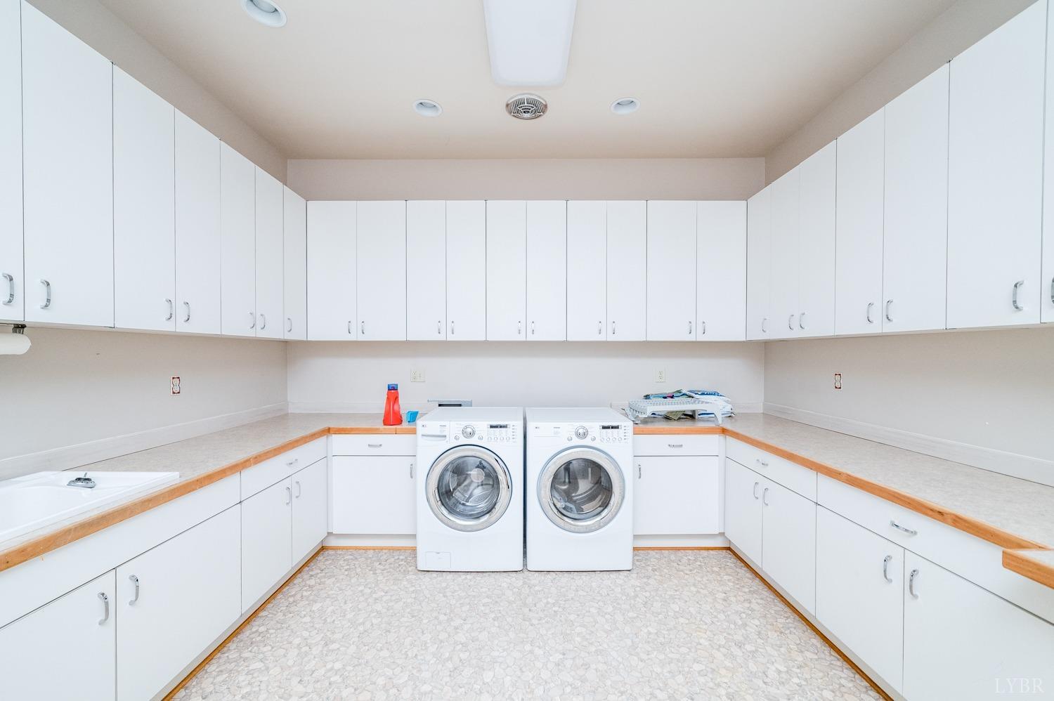 11261 Forest Road Forest, VA 24551 - Photo 53 of 99 a utility room with sink dryer and washer
