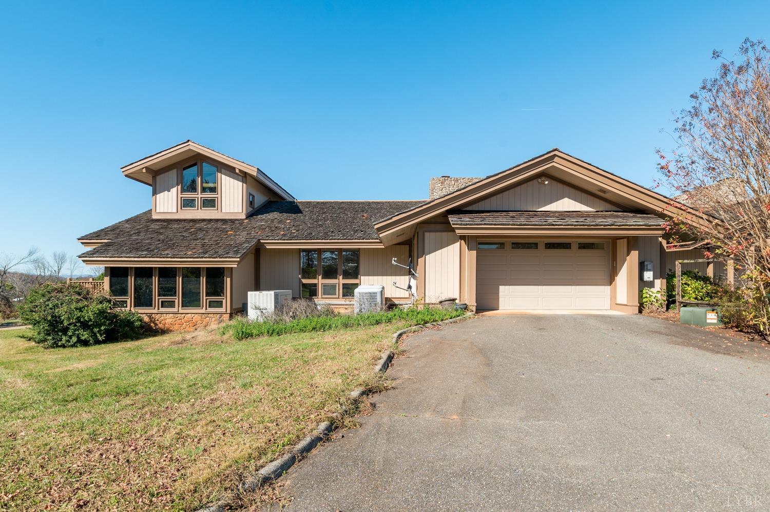 11261 Forest Road Forest, VA 24551 - Photo 7 of 99 a front view of a house with a yard
