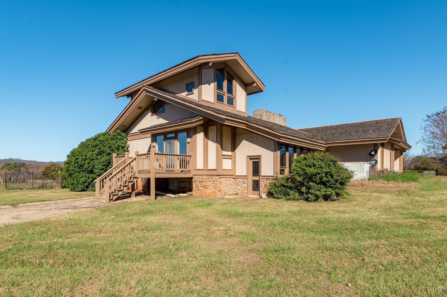 11261 Forest Road Forest, VA 24551 - Photo 86 of 99 a front view of a house with garden