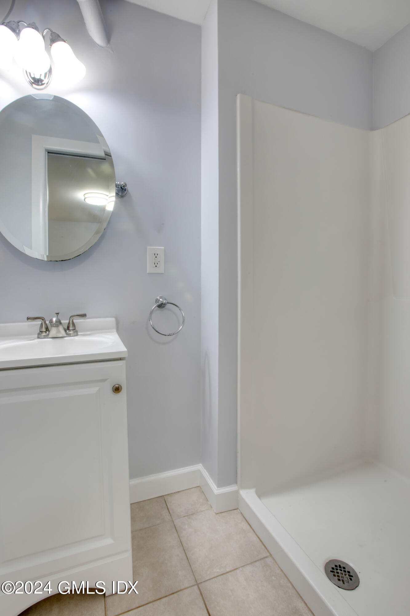 8 Ridge Place, Unit 1 Greenwich, CT 06831 - Photo 30 of 38 LL FULL BATH