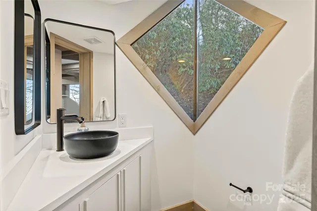 $2,875,000 | 220 Worley Road, Highlands, NC 28741