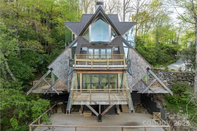 $2,875,000 | 220 Worley Road, Highlands, NC 28741