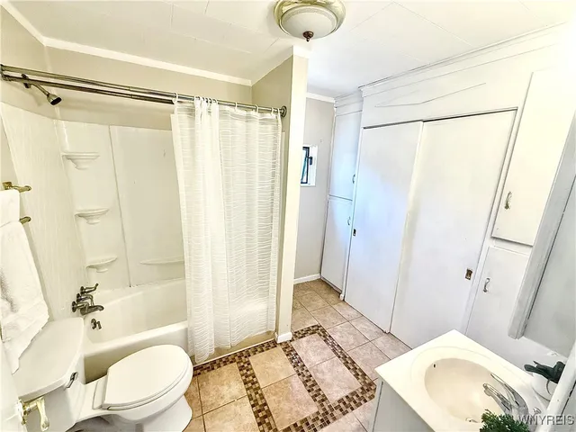 $1,200 | 2711 Orleans Avenue, Niagara Falls, NY 14303