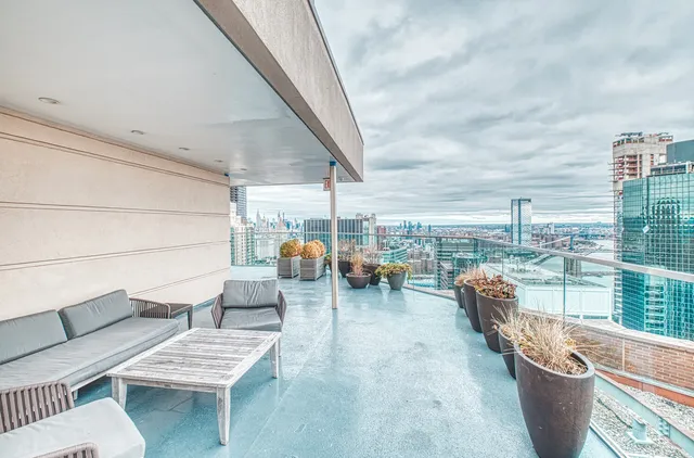 $795,000 | 75 Wall Street, Unit 29A | Financial District