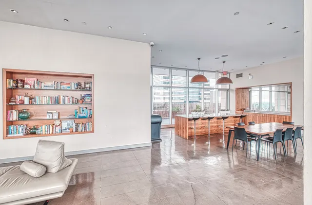 $795,000 | 75 Wall Street, Unit 29A | Financial District