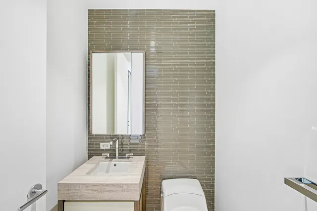 $795,000 | 75 Wall Street, Unit 29A | Financial District