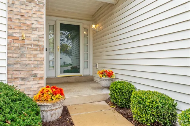$299,900 | 14 Shasta Pointe Court, Unit 49A, St. Charles, MO 63301