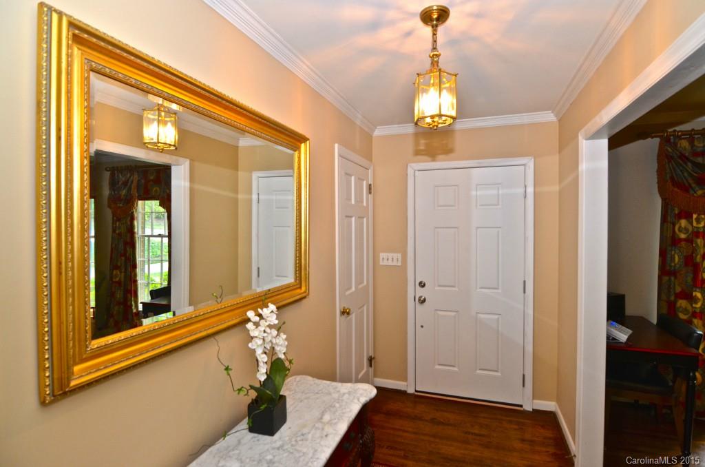5950 Gate Post Road Charlotte, NC 28211 - Photo 3 of 24 Gallery Image 3