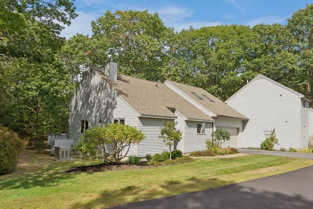 $500,000 | 241 Bluff Road, Unit 4, Yarmouth, ME 04096