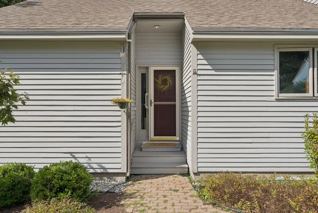 $500,000 | 241 Bluff Road, Unit 4, Yarmouth, ME 04096