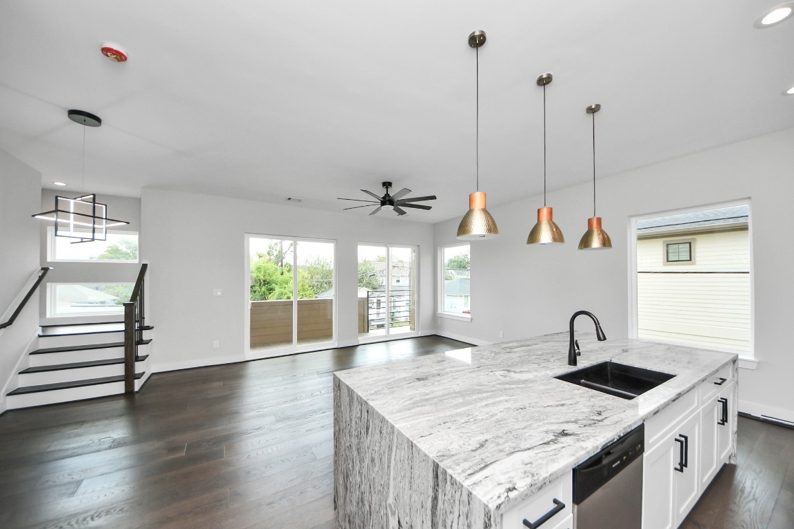 3419 Arlington Street Houston, TX 77018 - Photo 17 of 44 Private balcony off the main living space