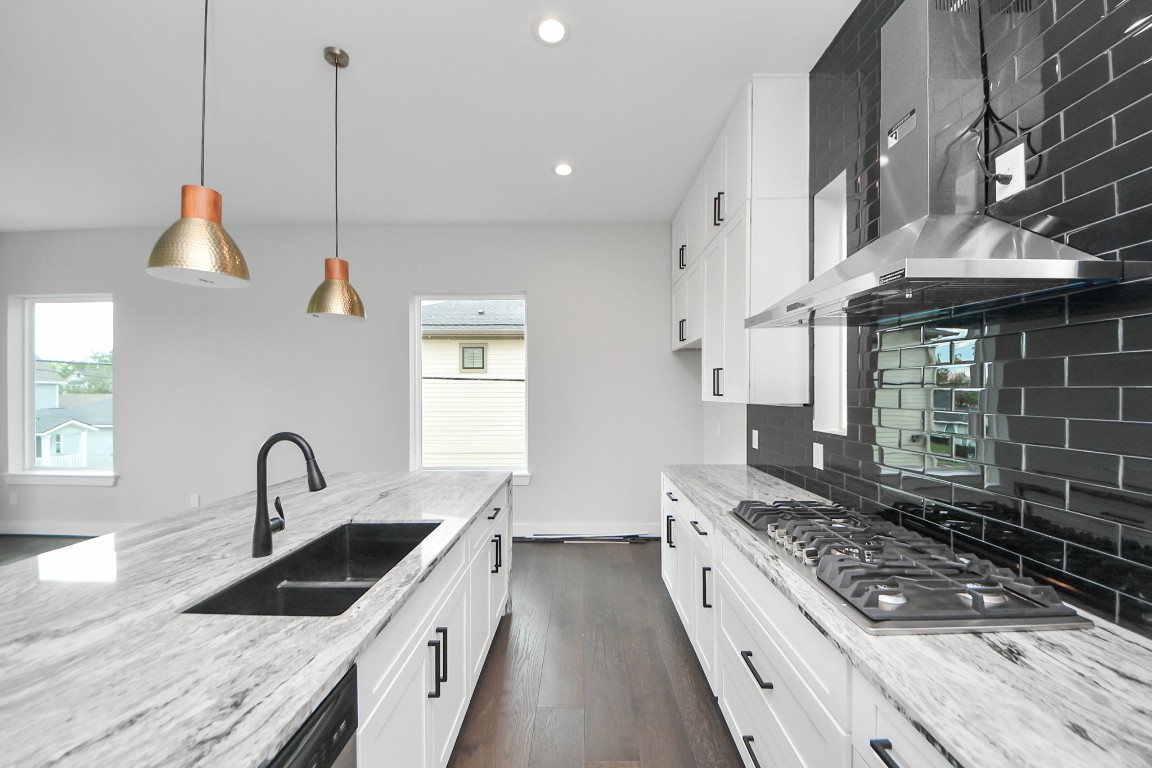 3419 Arlington Street Houston, TX 77018 - Photo 19 of 44 Kitchen showcasing ample cabinetry and counter space