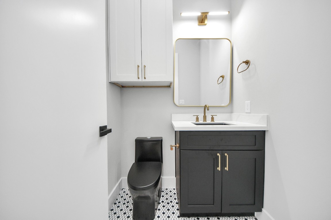 3419 Arlington Street Houston, TX 77018 - Photo 24 of 44 a bathroom with a sink a toilet and mirror