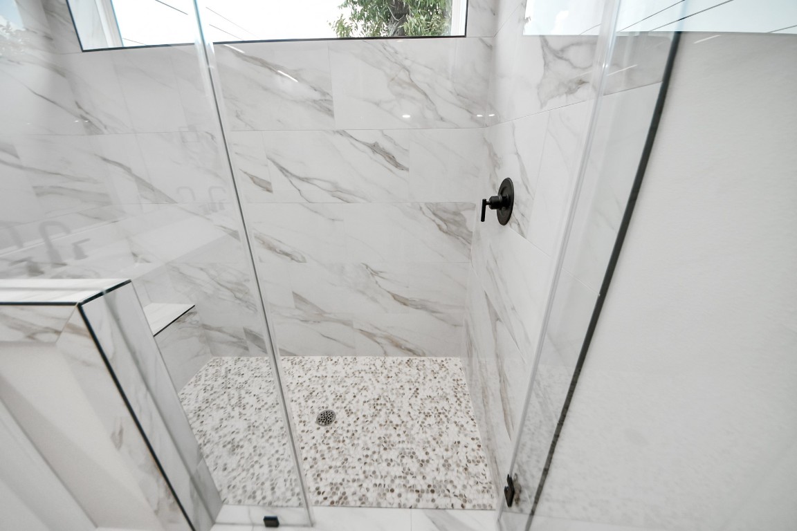 3419 Arlington Street Houston, TX 77018 - Photo 29 of 44 Walk-in shower detail in primary bath