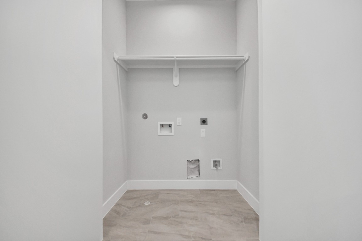 3419 Arlington Street Houston, TX 77018 - Photo 36 of 44 Laundry area with functional layout