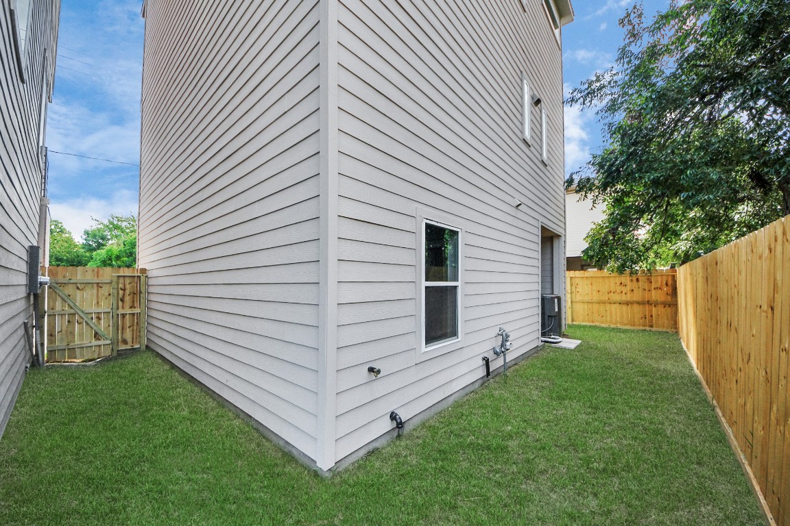 3419 Arlington Street Houston, TX 77018 - Photo 37 of 44 Exterior side view of the home