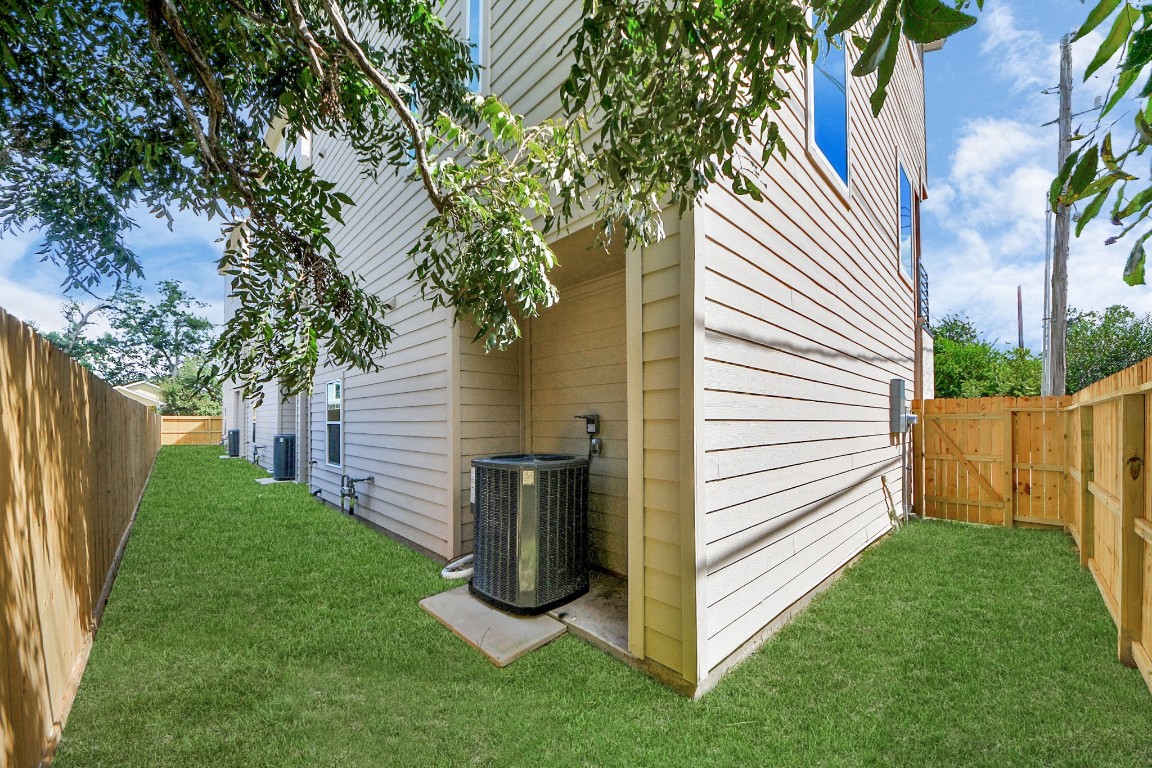 3419 Arlington Street Houston, TX 77018 - Photo 38 of 44 Rear exterior view showcasing structure and design