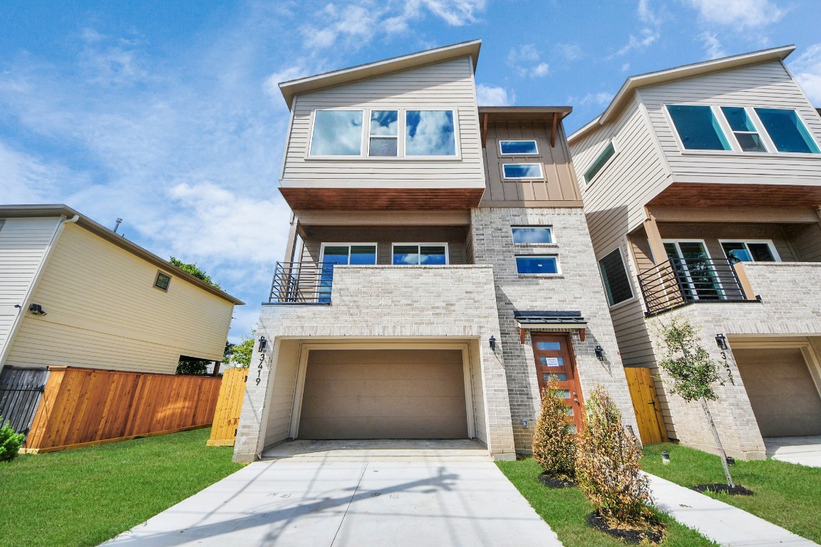3419 Arlington Street Houston, TX 77018 - Photo 39 of 44 a front view of a house with yard