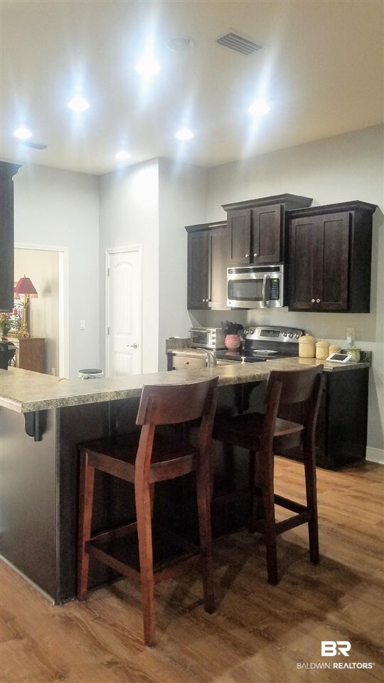 595 Fulton Loop Foley, AL 36535 - Photo 36 of 50 BREAKFAST BAR