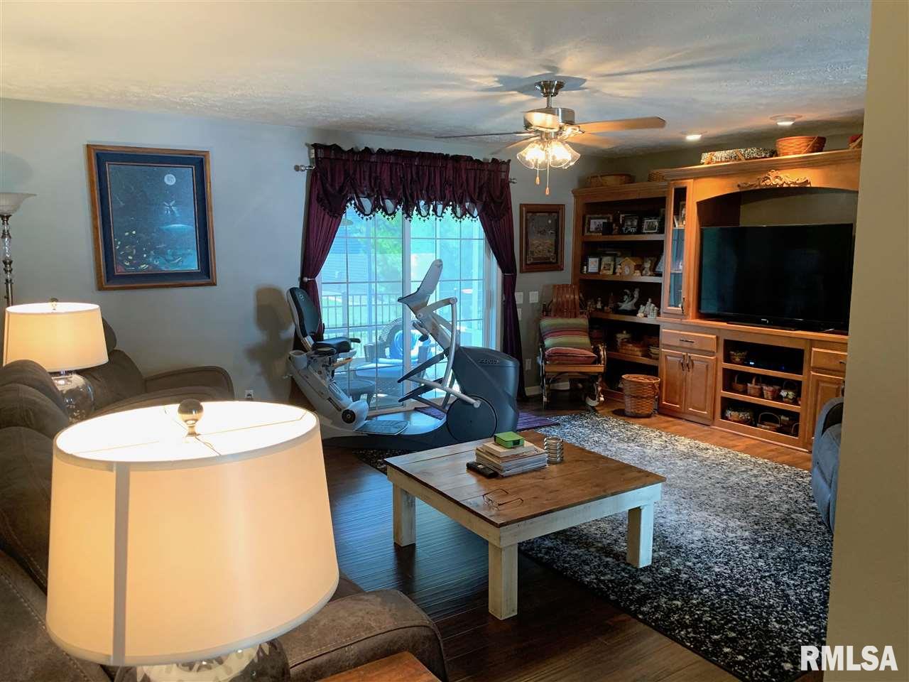 2800 Vía Rosso, Unit 6 Springfield, IL 62703 - Photo 13 of 32