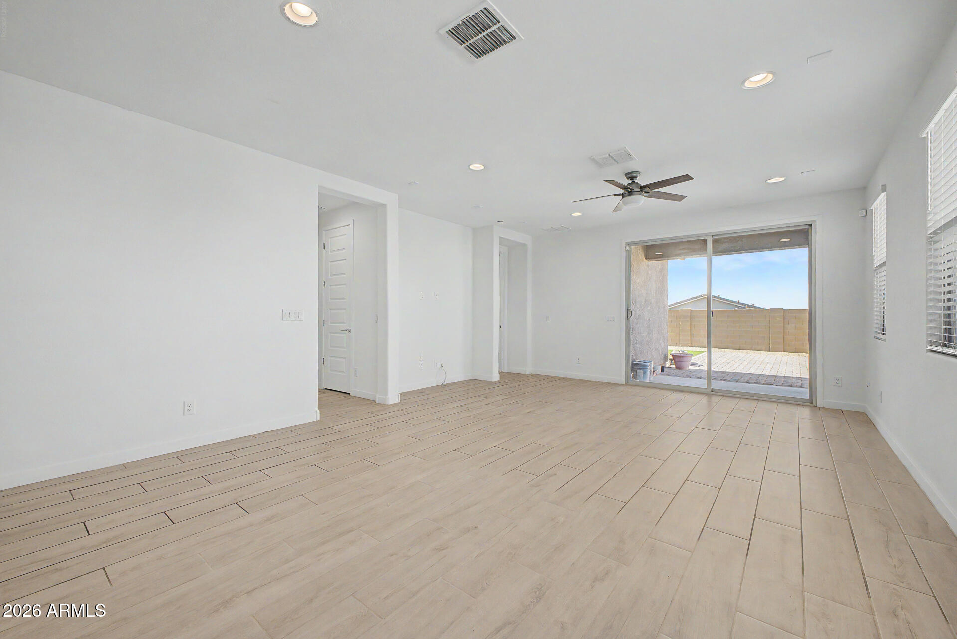 1632 West Piedmont Road Phoenix, AZ 85041 - Photo 5 of 31