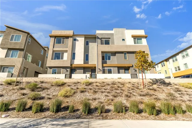 $699,000 | 27582 Manzanita Way, Valencia, CA 91381