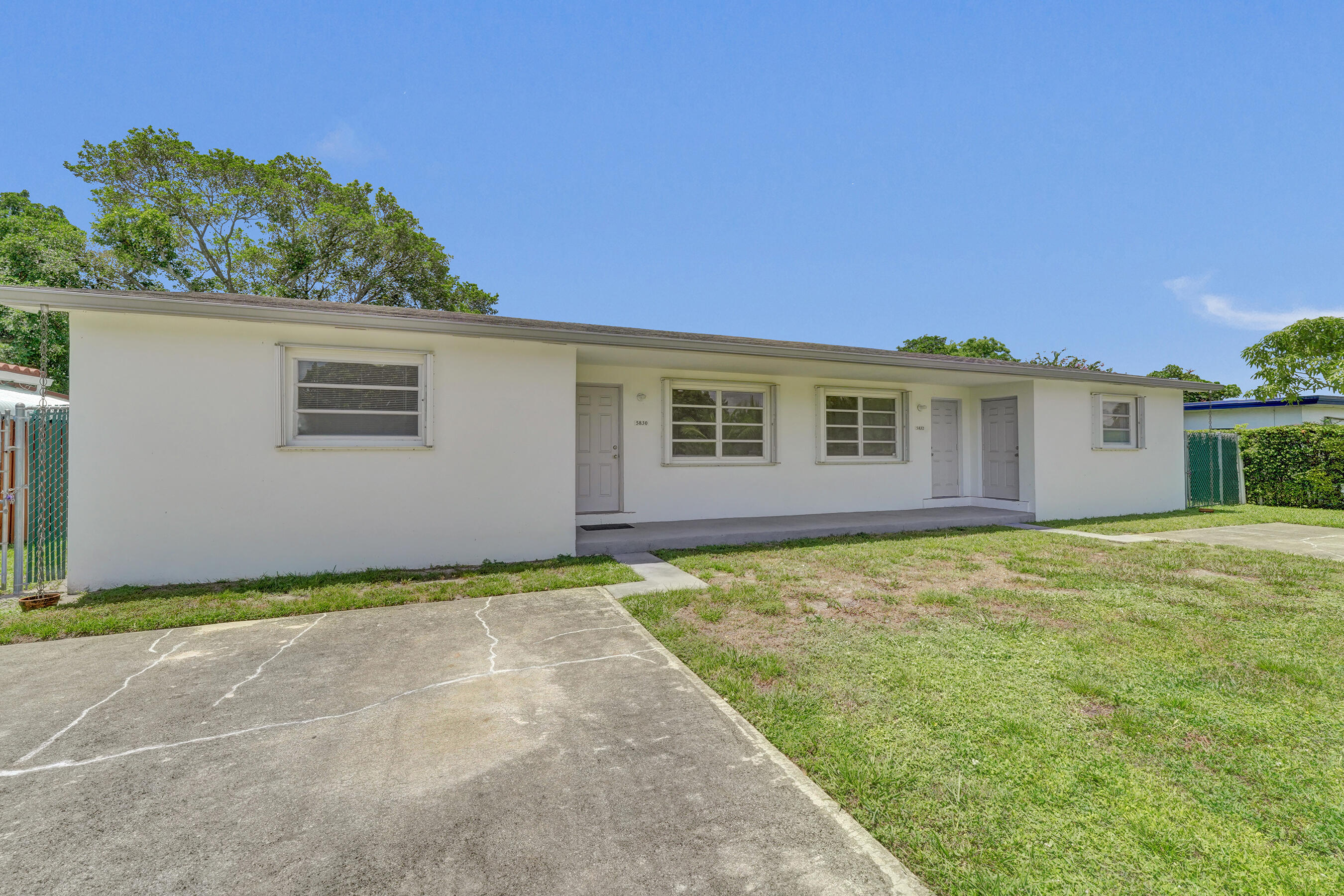 5830 Garfield Street Hollywood, FL 33021 - Photo 25 of 54 5830 Parking