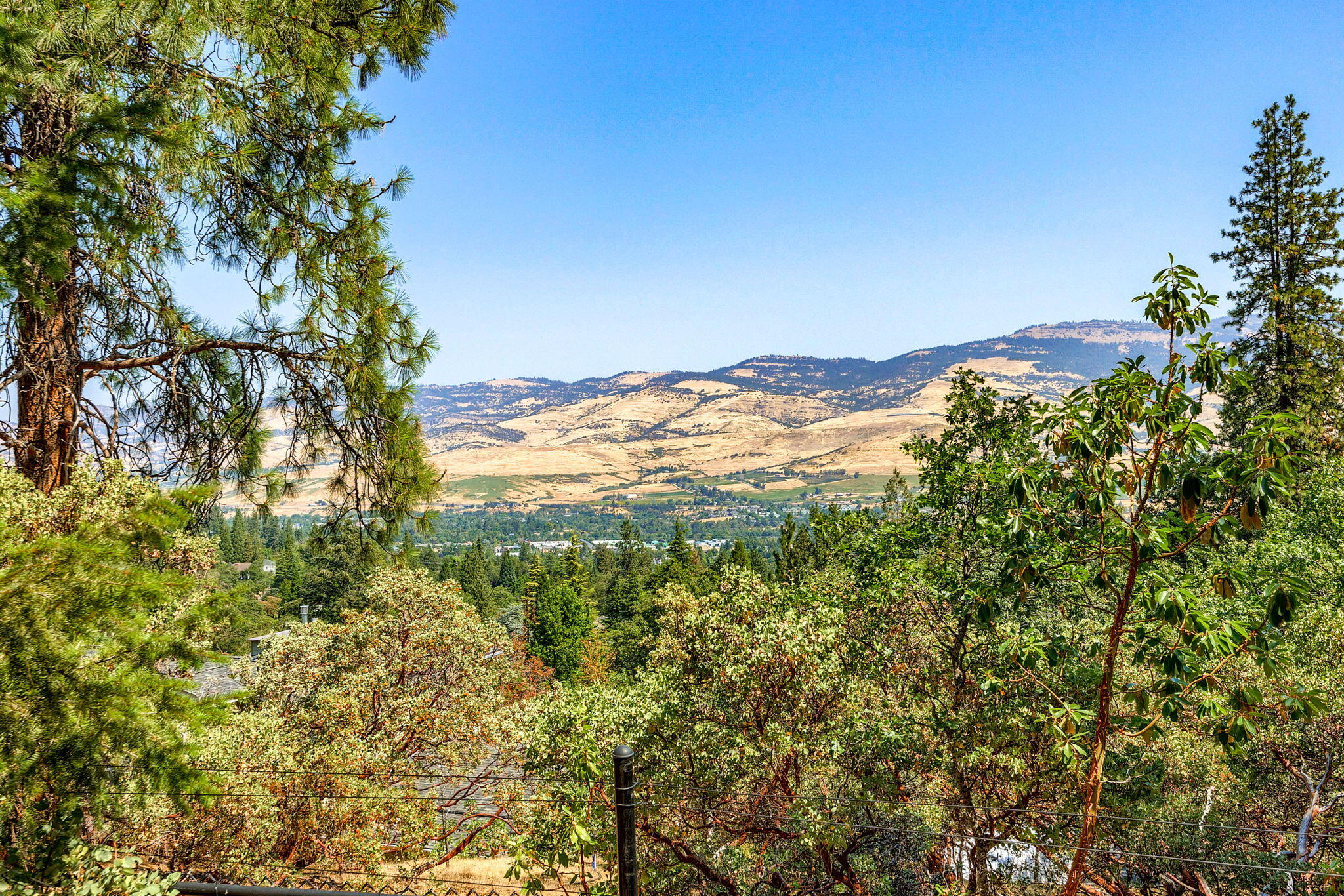 375 Ashland Loop Road Ashland, OR 97520 - Photo 4 of 64 ApxALR (9)