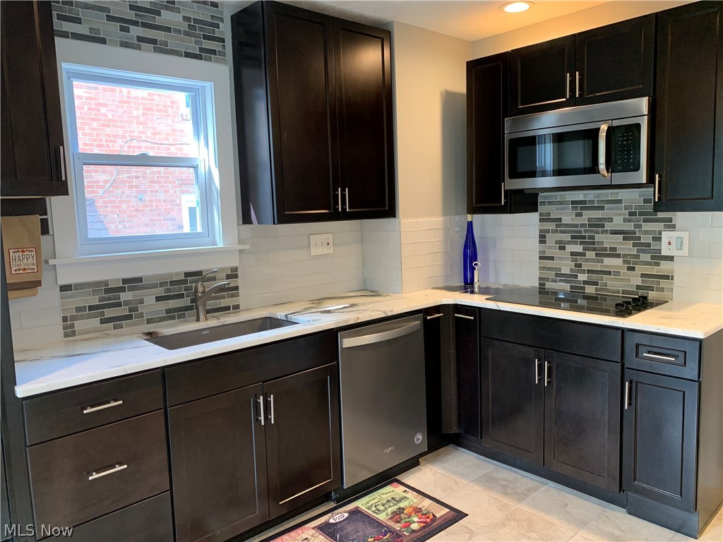 16256 Oakhill Road Cleveland, OH 44112 - Photo 13 of 26