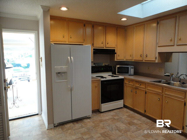 21 Stonebridge Court Mobile, AL 36608 - Photo 8 of 21 Kitchen