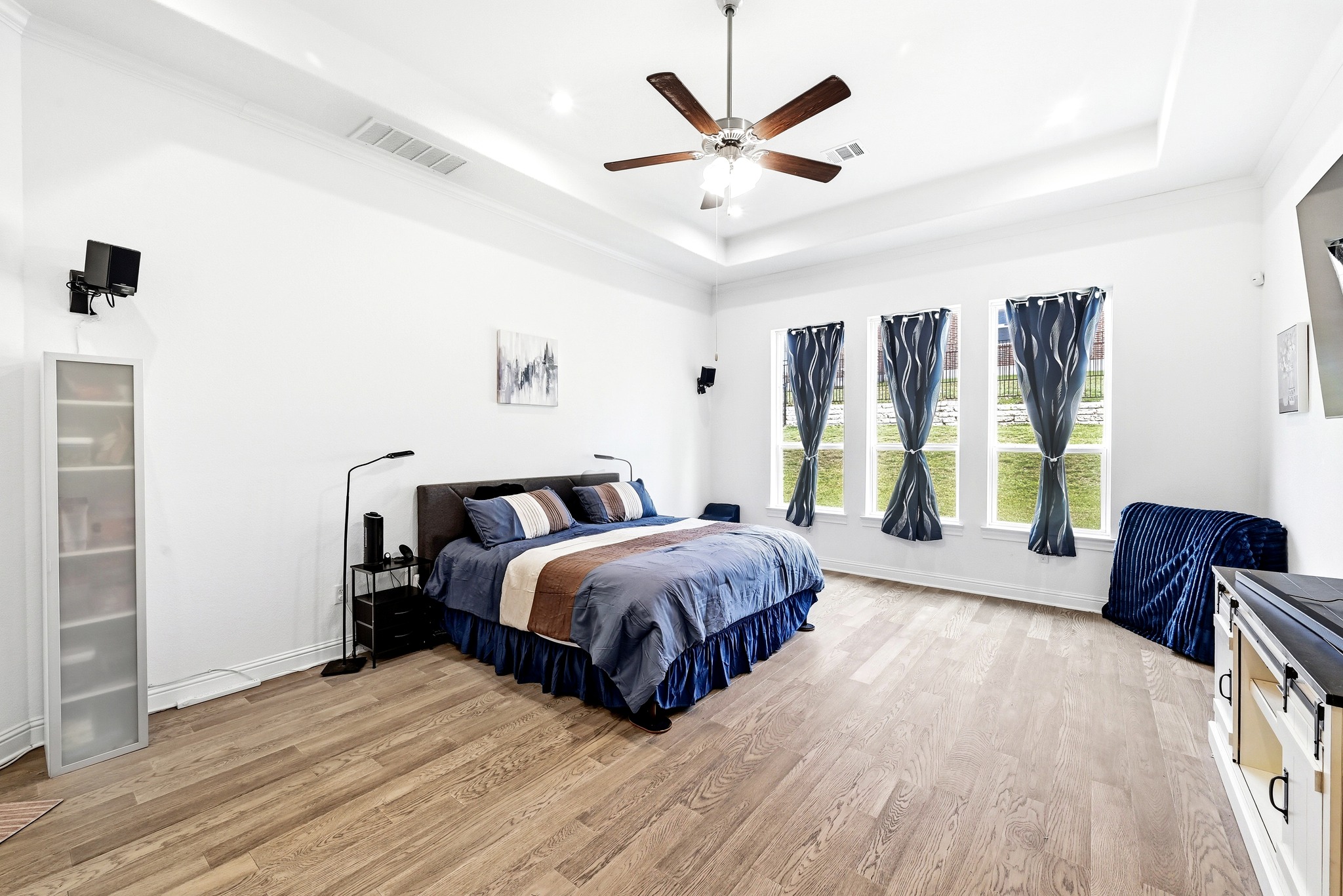 4601 Apollonia Way Leander, TX 78641 - Photo 14 of 40 a spacious bedroom with a bed and a large window