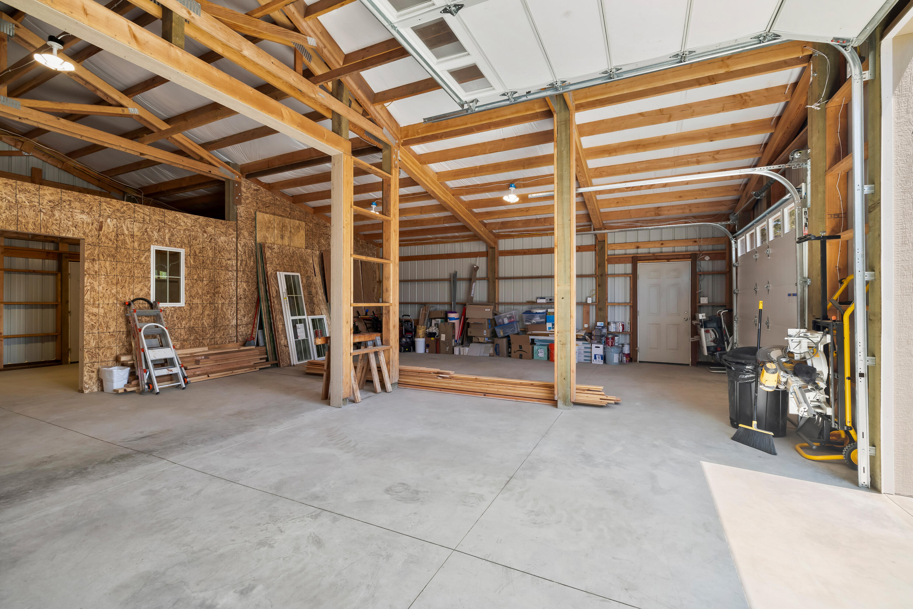 16932 Upland Road Bend, OR 97707 - Photo 25 of 38