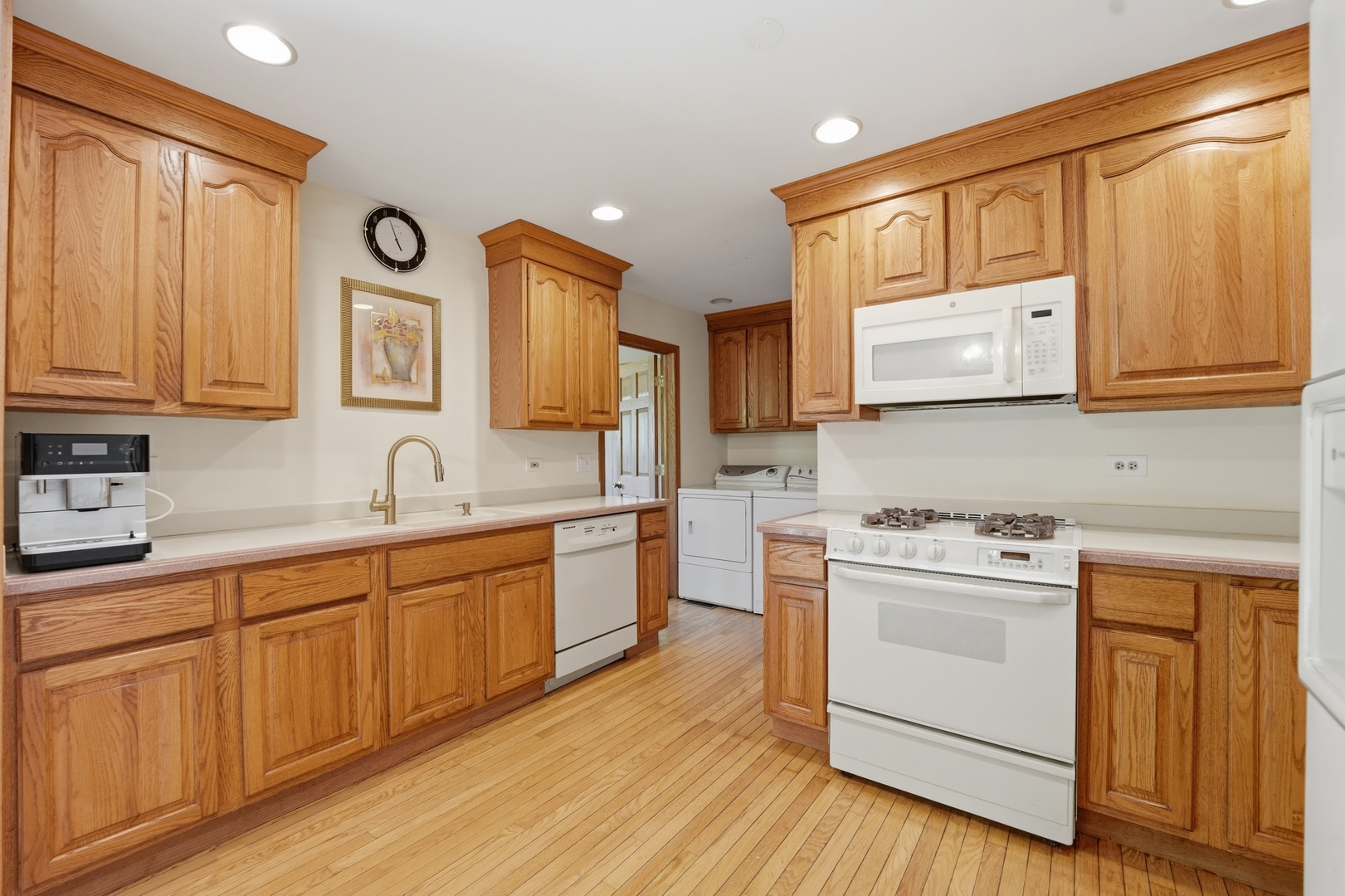 213 Edgeware Road Elk Grove Village, IL 60007 - Photo 17 of 48