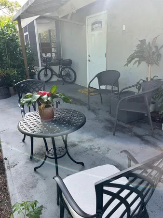 $1,300 | 735 Northeast 37th Street, Unit B, Oakland Park, FL 33334