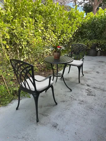 $1,300 | 735 Northeast 37th Street, Unit B, Oakland Park, FL 33334