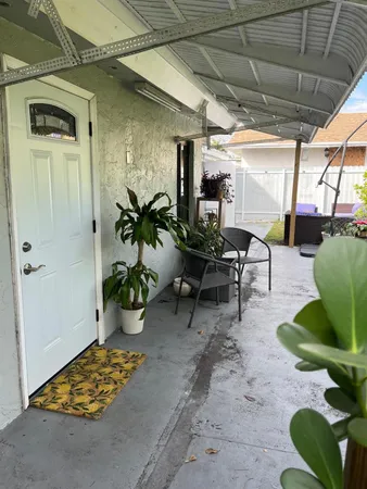 $1,300 | 735 Northeast 37th Street, Unit B, Oakland Park, FL 33334