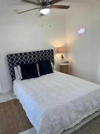 $1,300 | 735 Northeast 37th Street, Unit B, Oakland Park, FL 33334