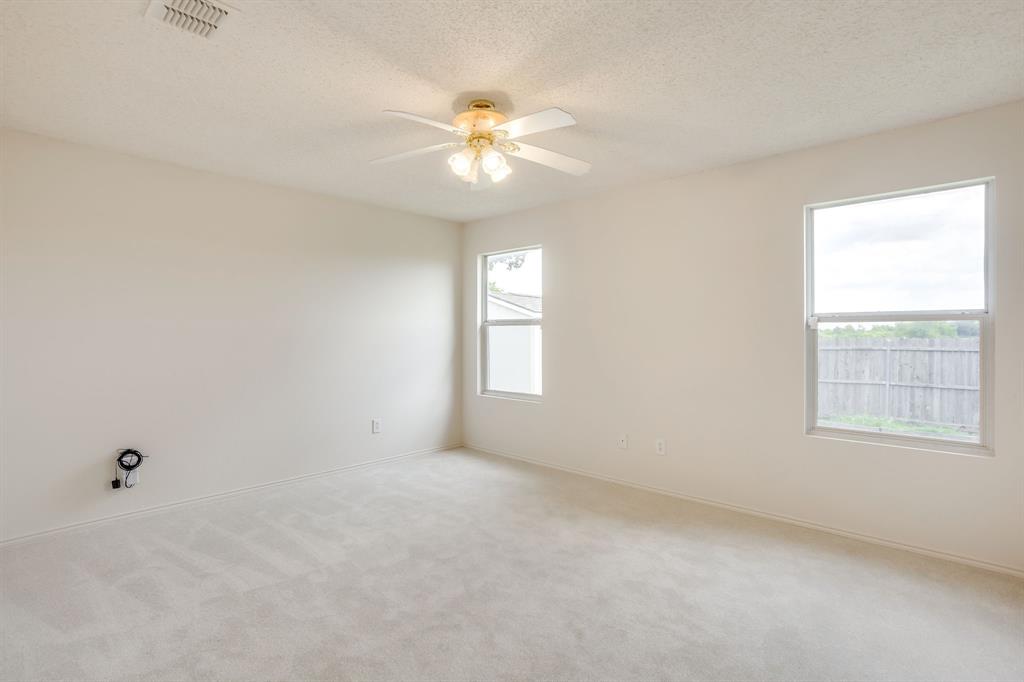 3855 Hunters Point Way Fort Worth, TX 76123 - Photo 18 of 35