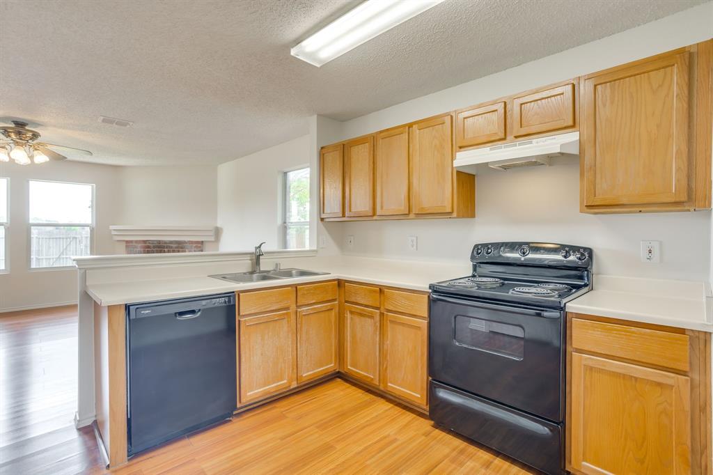 3855 Hunters Point Way Fort Worth, TX 76123 - Photo 7 of 35