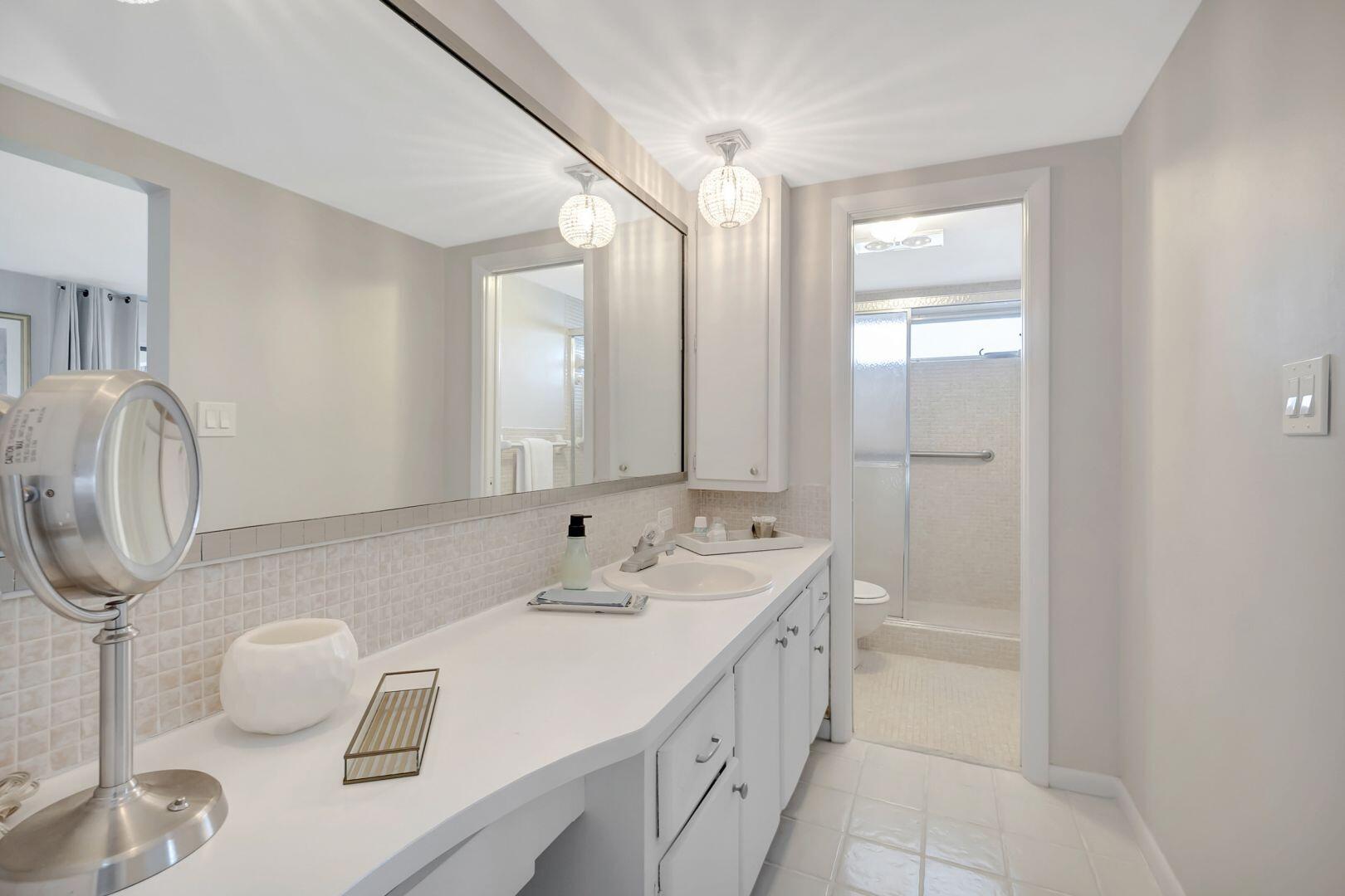 15 Southeast 13th Street, Unit D2 Boca Raton, FL 33432 - Photo 13 of 18 15 SE 13th MASTER BATH