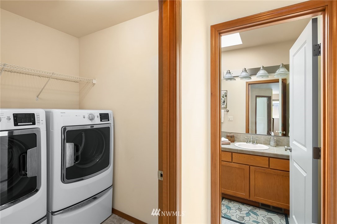 3425 183rd Place Southeast Bothell, WA 98012 - Photo 18 of 25 a en suite bathroom with a sink and mirror