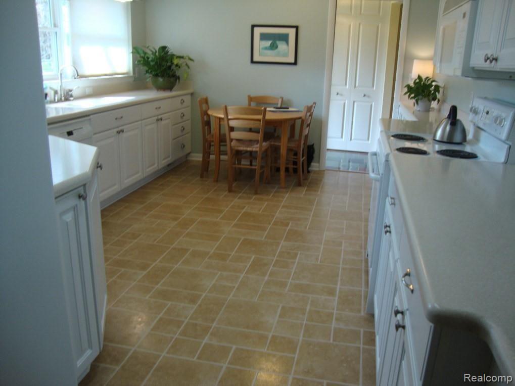 5189 Van Slyke Road Flint, MI 48507 - Photo 4 of 22 DSC00228.jpg