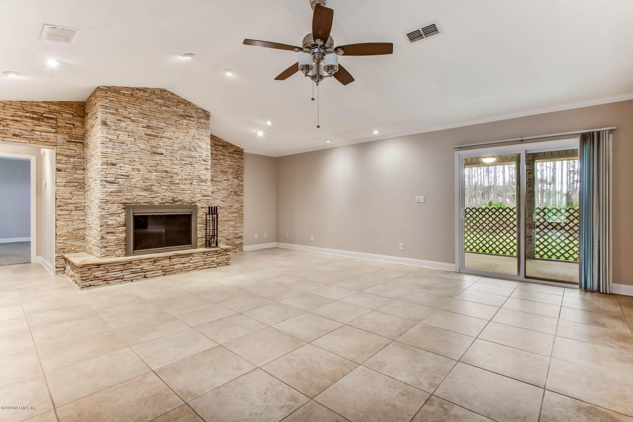 946 Browns Road Middleburg, FL 32068 - Photo 16 of 53 SPACIOUS FAMILY ROOM