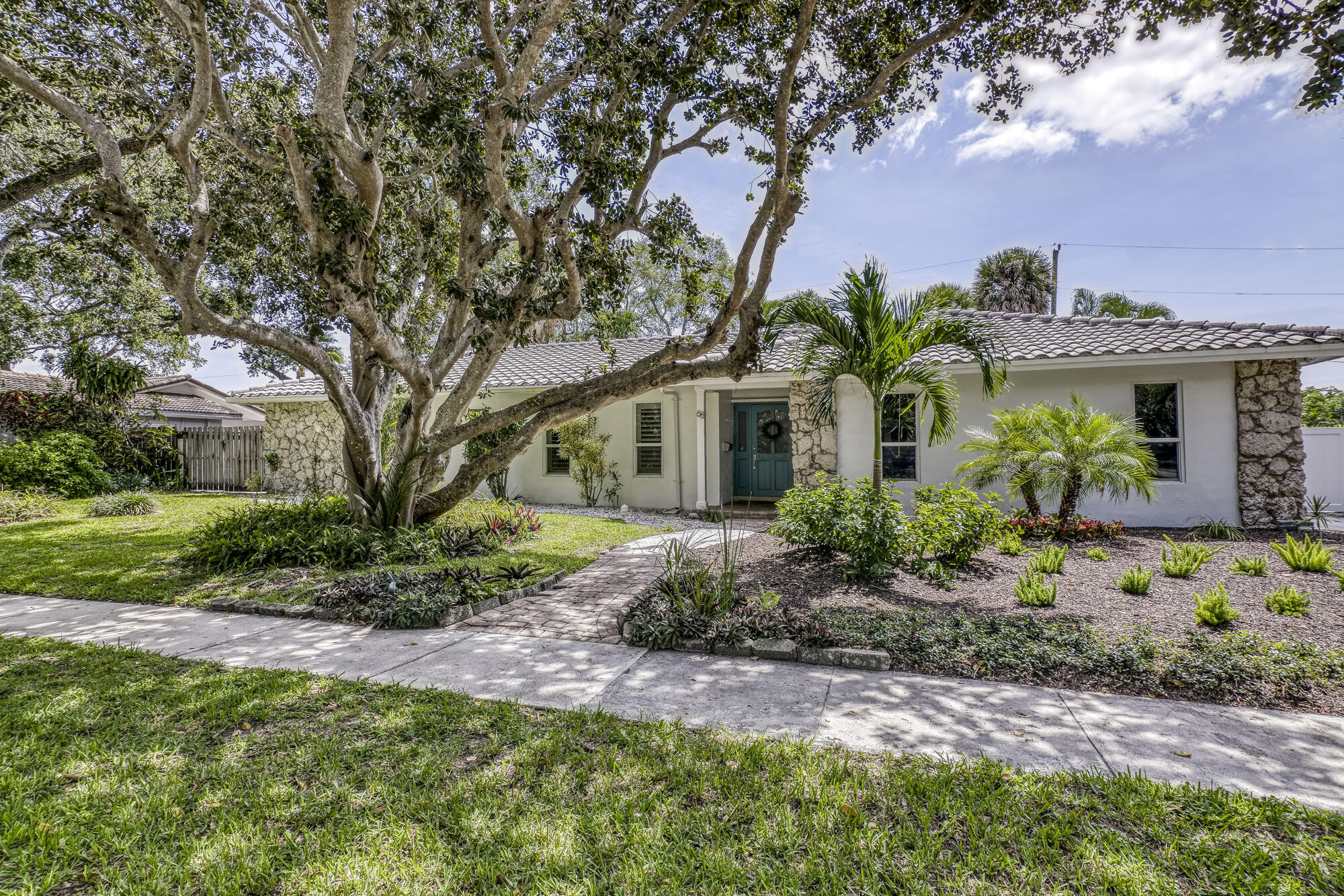 68 Southwest 10th Terrace Boca Raton, FL 33486 - Photo 2 of 35 001