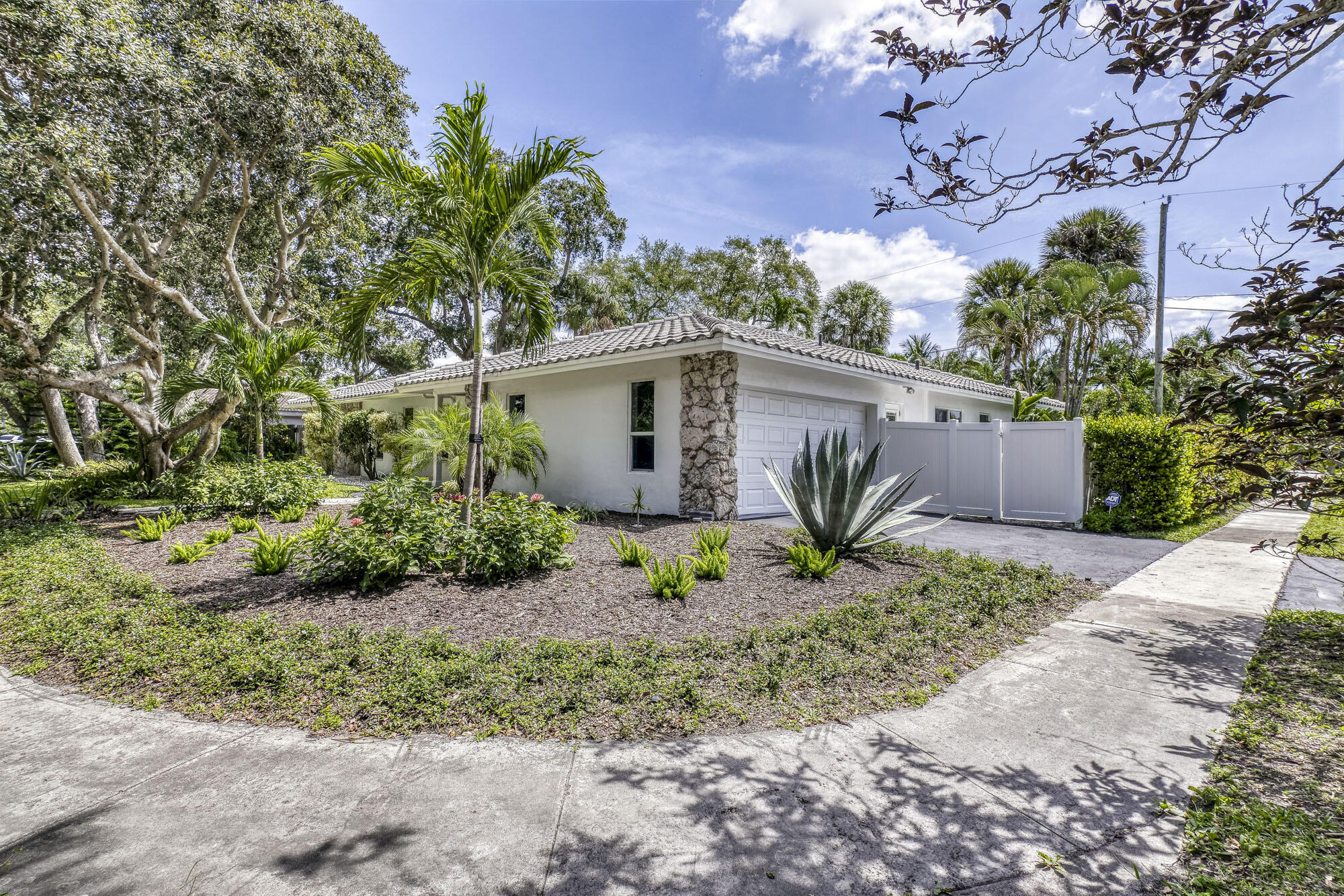 68 Southwest 10th Terrace Boca Raton, FL 33486 - Photo 4 of 35 002