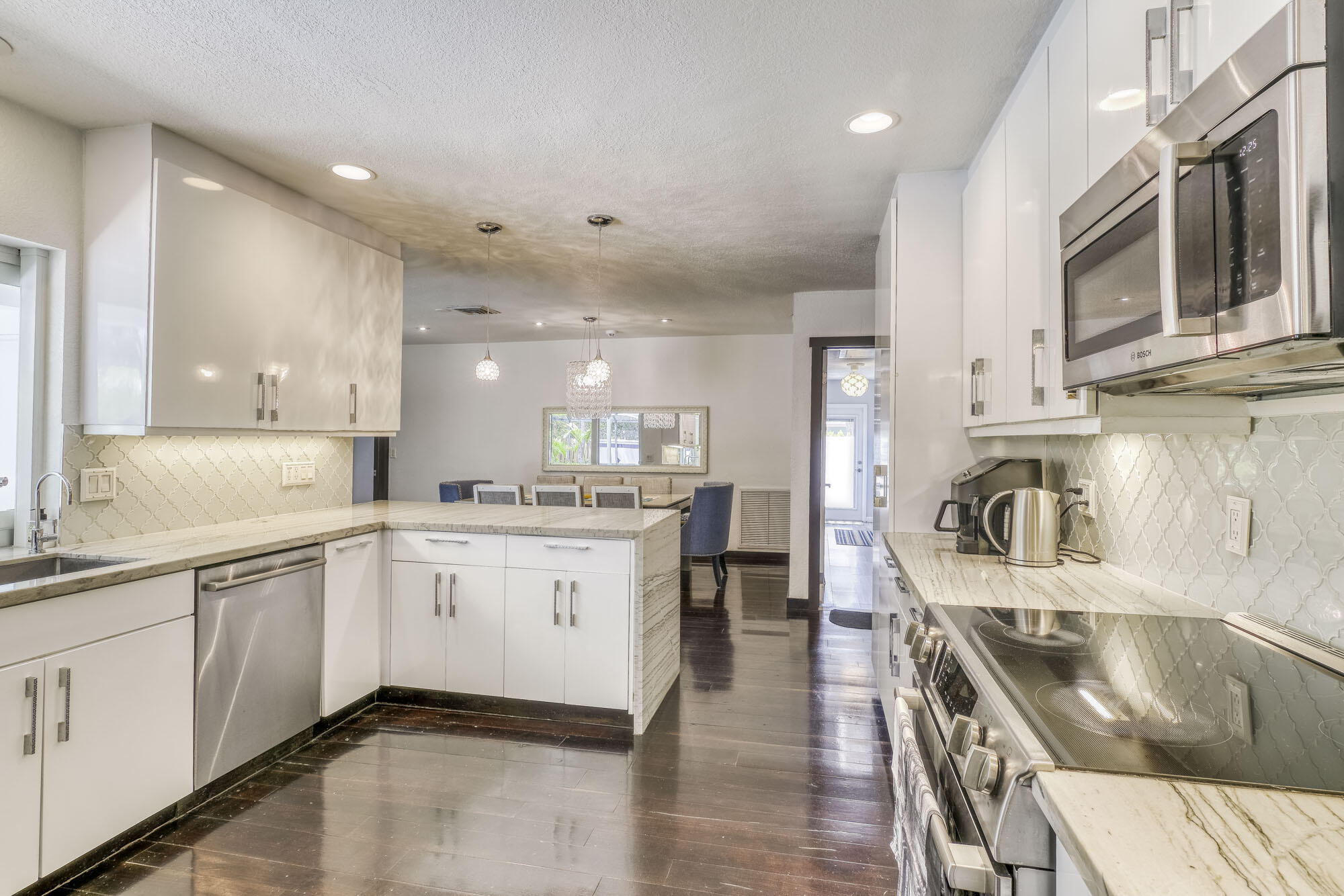 68 Southwest 10th Terrace Boca Raton, FL 33486 - Photo 6 of 35 031