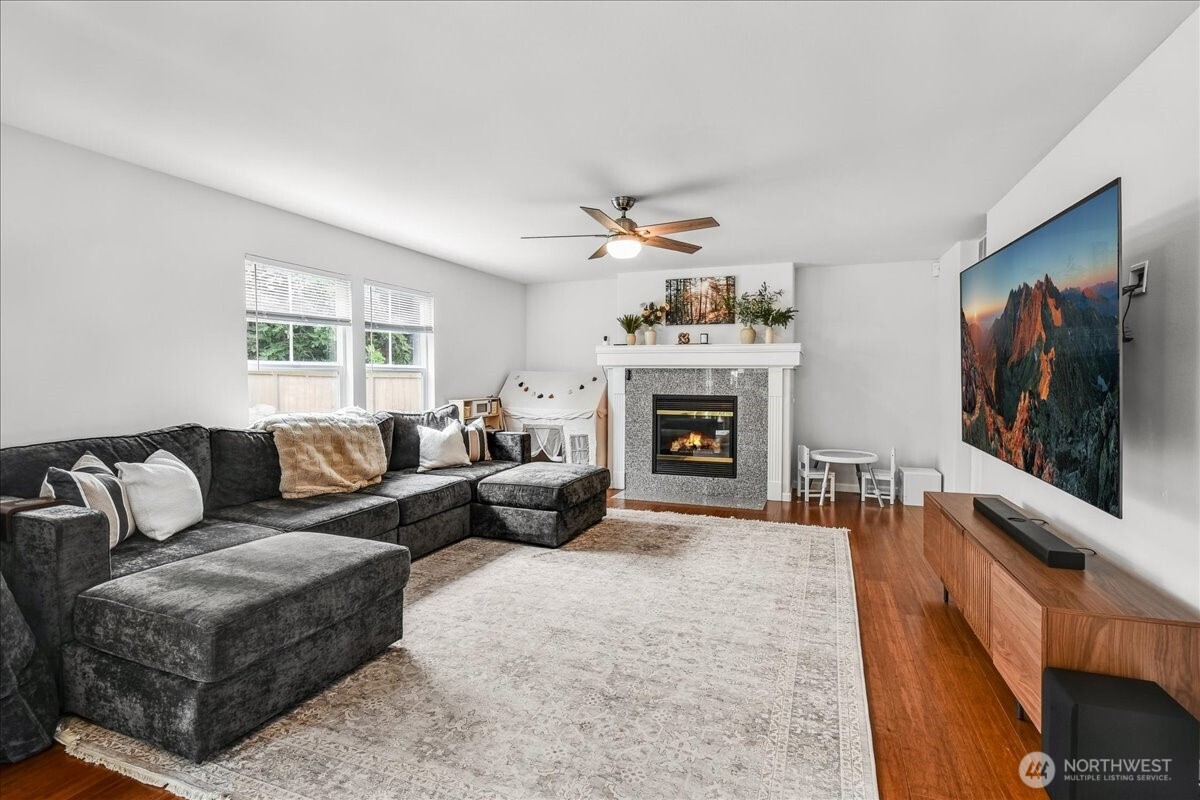 266 Camas Avenue Southeast Renton, WA 98056 - Photo 6 of 22 Gallery Image 6